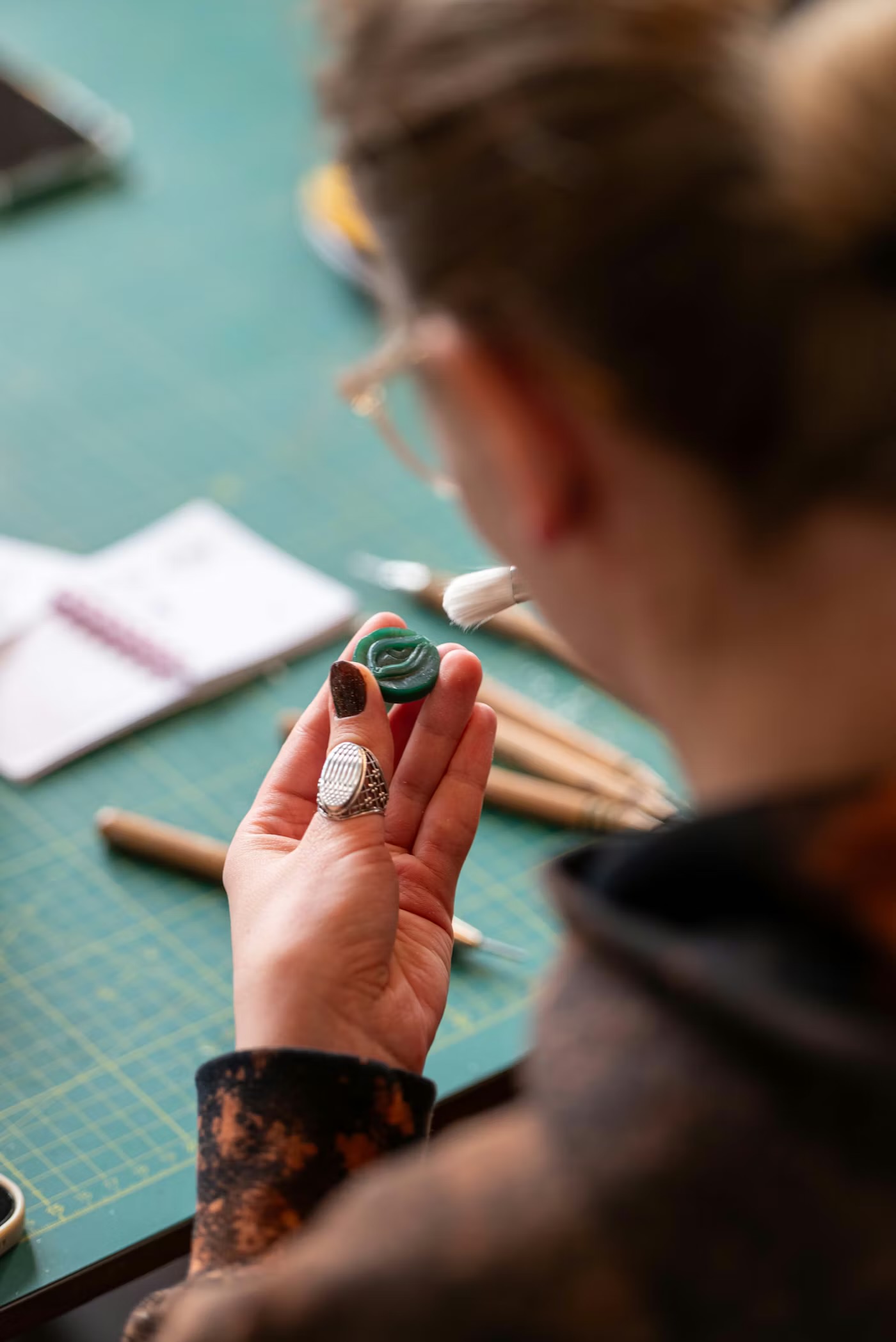 Illustration for How to make real friends as an adult (without forcing it)